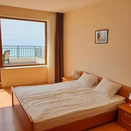 Messambria Fort Beach Apartament - Bastet Bs Apartment