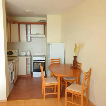 Appartamento Messambria Fort Beach Apartament - Bastet Bs *